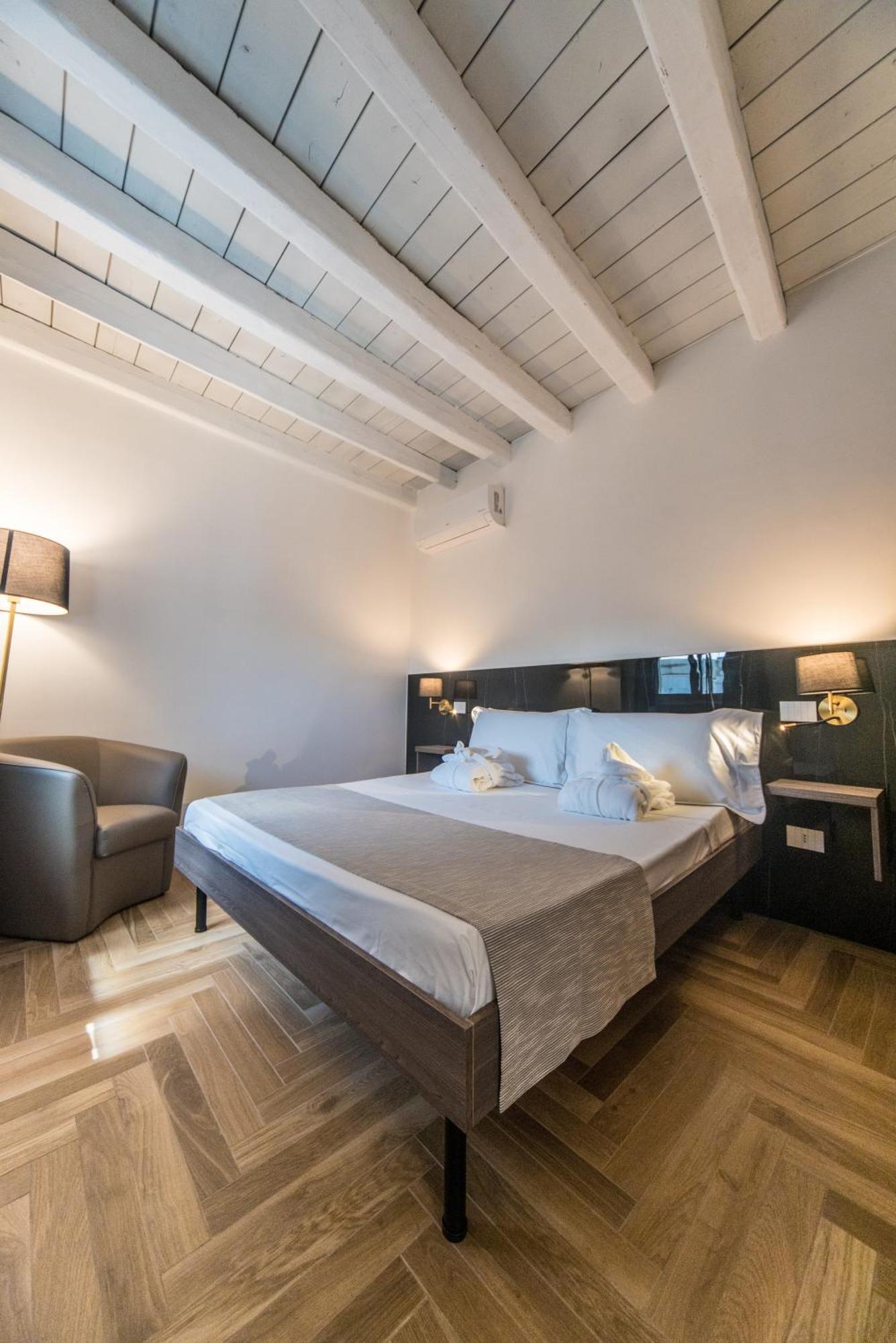 Suite Santa Chiara Трані Екстер'єр фото